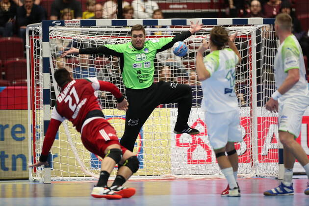MALMOE 20200119 Slovenia s goalkeeper Klemen Ferlin makes a save during the Men s European Handball Championship main round Group 2 match between Slovenia and Hungary at Malmo Arena, Friday Jan 19, 2020 Foto Andreas Hillergren TT kod 10600 Malmo Sweden x10600x,  Copyright: xAndreasxHillergren TTx HANDBALL SLOVENIA-HUNGARY