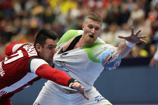 MALMOE 20200119 Hungary s Dominik Mathe L try to stop Blaz Blagotinsek during the Men s European Handball Championship main round Group 2 match between Slovenia and Hungary at Malmo Arena, Friday Jan 19, 2020 Foto Andreas Hillergren TT kod 10600 Malmo Sweden x10600x,  Copyright: xAndreasxHillergren TTx HANDBALL SLOVENIA-HUNGARY