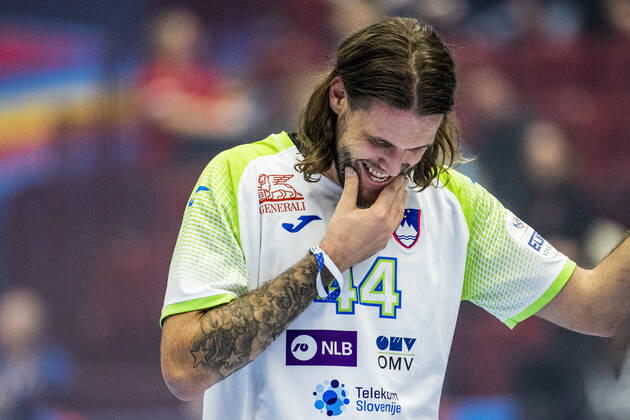200119 Dean Bombac of Slovenia looks dejected after the EHF European Handball Championship match between Slovenia and Hungary on January 19, 2020 in Malmö Photo Ludvig Thunman BILDBYRAN code LT 35708 bbeng ehf euro 2020 em 2020 european mens handball championship 2020 handball handball handballs em 2020 handball handball em 2020 Slovenia Slovenia Hungary Hungary depp dejected,  Copyright: LUDVIGxTHUNMAN BB200119LT027