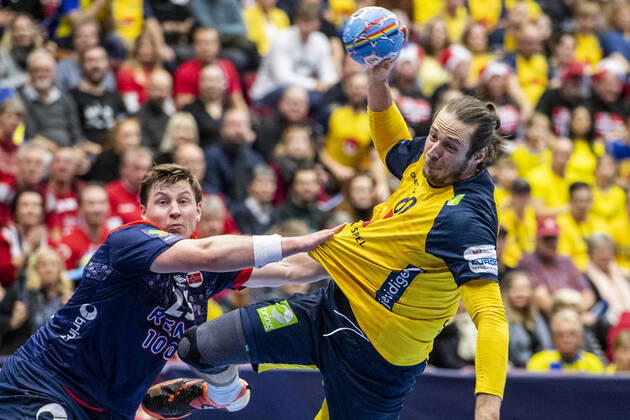 200119 Goran Johannessen of Norway and Kim Ekdahl Du Rietz of Sweden during the EHF European Handball Championship match between Norway and Sweden on January 19, 2020 in Malmö Photo Ludvig Thunman BILDBYRAN code LT 35713 bbeng ehf euro 2020 em 2020 european mens handball championship 2020 handball handball handballs em 2020 handball handball em 2020 sweden sweden norway norway,  Copyright: LUDVIGxTHUNMAN BB200119LT042