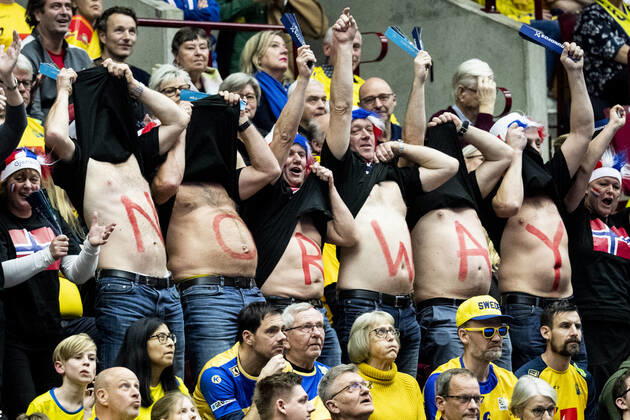 200119 Supporters of Norway during the EHF European Handball Championship match between Norway and Sweden on January 19, 2020 in Malmö Photo Ludvig Thunman BILDBYRAN kod LT 35713 bbeng ehf euro 2020 em 2020 european mens handball championship 2020 handball handball handballs em 2020 handball handball em 2020 sweden sweden norway norway public,  Copyright: LUDVIGxTHUNMAN BB200119LT066