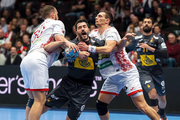 Handball, Men EM 2020, Main Round, Group 1, Belarus Spain Artsem Karalek Belarus , Raul Entrerrios Rodriguez Spain Vienna Stadthalle Vienna Austria