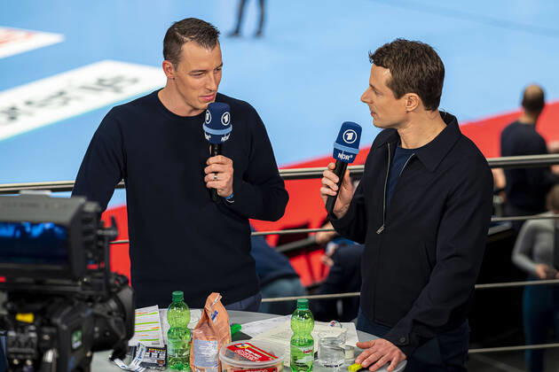 Handball, Men EM 2020, Main Round, Group 1, Belarus Spain from left ARD expert Dominik Klein, ARD presenter Alexander Bommes Vienna Stadthalle Vienna Austria