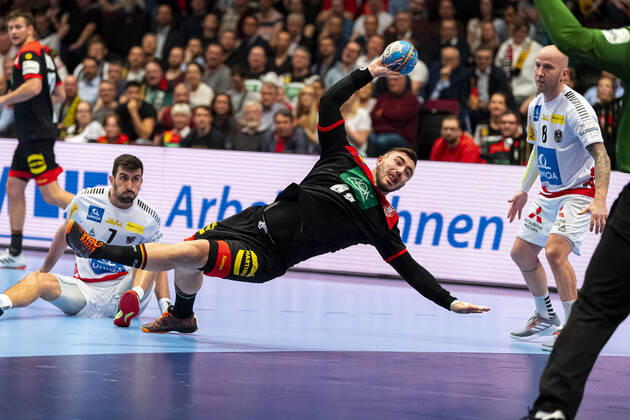 Handball, Men EM 2020, Main Round, Group 1, Austria Germany v l Janko Bozovic Austria VfL Gummersbach , Jannik Kohlbacher Germany Rhein Neckar Loewen Vienna Stadthalle Vienna Austria
