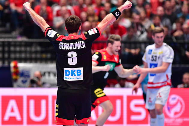 European Handball Championship Main Round, 20 01 2020, Austria Germany, Stadthalle, Vienna Uwe Gensheimer Germany, 3 cheers for the transformed seven-meter by Tobias Reichmann Germany, 9 goals cheers emotions success, 20 01 2020, Vienna Austria, Handball, Tournament, European Championship 2020 xshx