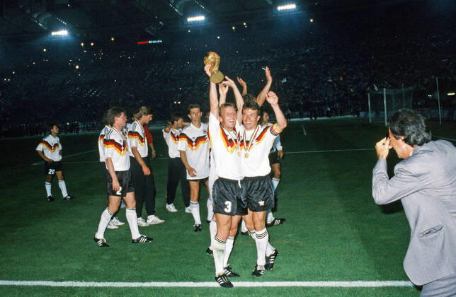 Germany Argentina Italy, Rome, 08 07 1990, Football, FIFA World Cup 1990 in Italy, Final, DFB Germany Argentina 1 0 v l Andreas Brehme, Lothar Matthäus both Germany with the World Cup