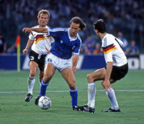 Germany Argentina Italy, Rome, 08 07 1990, Football, FIFA World Cup 1990 in Italy, Final, DFB Germany Argentina 1 0 v l Andreas Brehme Germany , Gabriel Calderon Argentina , Jürgen Kohler Germany