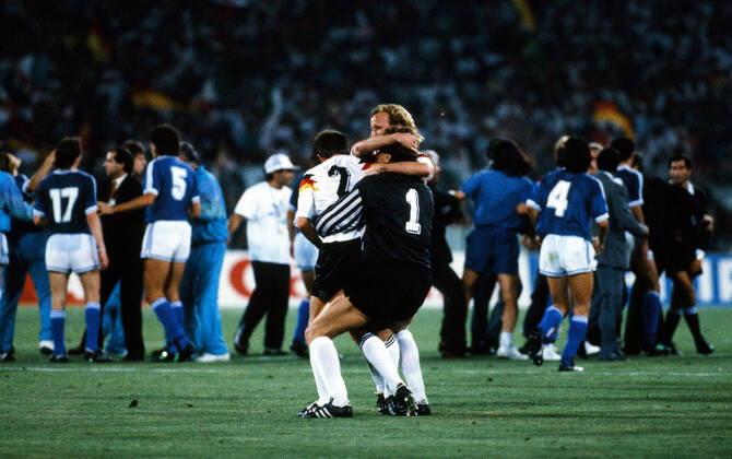 Germany Argentina Italy, Rome, 08 07 1990, Football, FIFA World Cup 1990 in Italy, Final, DFB Germany Argentina 1 0 v l Stefan Reuter, Andreas Brehme, Bodo Illgner all Germany