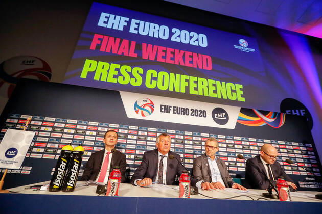 Michael Wiederer (President EHF) Predrag Boskovic (Vice-President EHF) Martin Hausleitner (Secretaire General EHF) HANDBALL : conference presse - ehf euro 2020 - finale - 25 01 2020 BertrandDelhomme Panoramic 