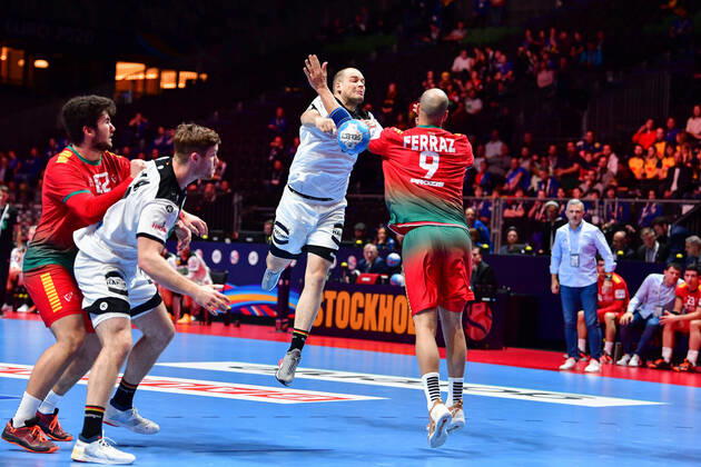 Handball European Championship Match for Rank 5, 25 01 2020, Germany Portugal, Tele2 Arena, Stockholm Paul Drux Germany, 95 Joao Miguel Ferraz Portugal, 9 Attack Action Throw, 25 01 2020, Stockholm Sweden, Handball, EM 2020, Match for Rank 5, Germany Portugal xshx