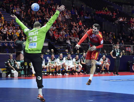 Portugal s Fabio Magalhaes C scores 13 13 on Germany s goal keeper Andreas Wolff during the match for fifth sixth place between Germany and Portugal during the Men s European Handball Championship in Stockholm, Sweden, on Jan 25, 2020 Stockholm Sverige x10040x,  Copyright: xAndersxWiklund TTx EHF HANDBALL GERMANY-PORTUGAL