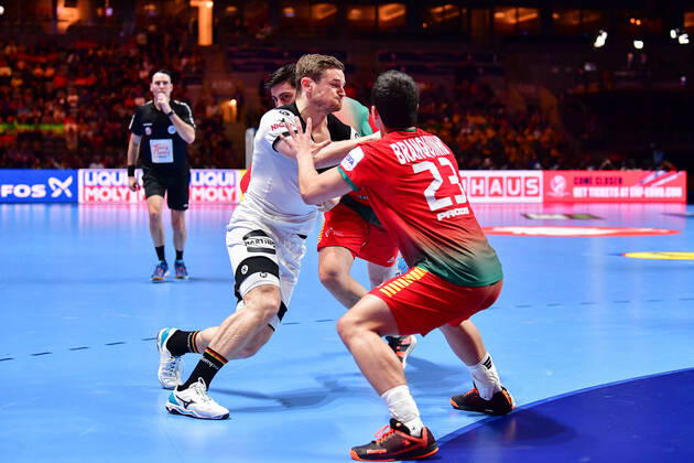 European Handball Championship Match for Rank 5, 25 01 2020, Germany Portugal, Tele2 Arena, Stockholm David Schmidt Germany, 77 Alexandre Cavalcanti Portugal, 24 Diogo Branquinho Portugal, 23 Attack Half Right Action, 25 01 2020, Stockholm Sweden Sweden, Handball, EM 2020, Match for Rank 5, Germany Portugal xshx