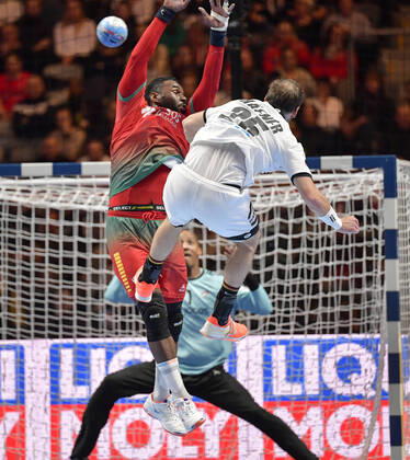 Germany s Kai Häfner in action against Portugal s Alexis Borges during the match for fifth sixth place between Germany and Portugal during the Men s European Handball Championship in Stockholm, Sweden, on Jan 25, 2020 Stockholm Sverige x10040x,  Copyright: xAndersxWiklund TTx EHF HANDBALL GERMANY-PORTUGAL