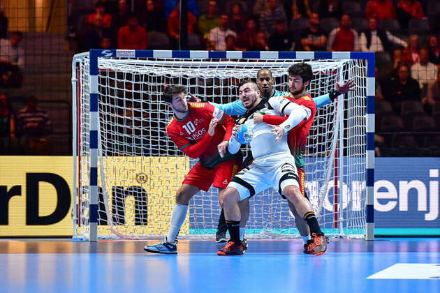 Handball European Championship Match for Rank 5, 25 01 2020, Germany Portugal, Tele2 Arena, Stockholm Miguel Martins Portugal, 10 Jannik Kohlbacher Germany, 48 Luis Frade Portugal, 82 Defense Triathlon Action Circle Runners, 25 01 2020, Stockholm Sweden, Handball, EM 2020, Match for Rank 5, Germany Portugal xshx
