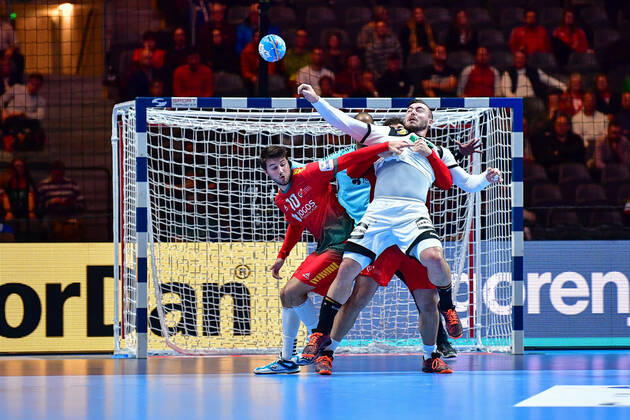 Handball European Championship Match for Rank 5, 25 01 2020, Germany Portugal, Tele2 Arena, Stockholm Miguel Martins Portugal, 10 Jannik Kohlbacher Germany, 48 Luis Frade Portugal, 82 Defense Triathlon Action Circle Runners, 25 01 2020, Stockholm Sweden, Handball, EM 2020, Match for Rank 5, Germany Portugal xshx