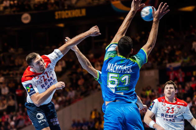 200125 Harald Reinkind of Norway during the EHF European Handball Championship bronze match between Norway and Slovenia on January 25, 2020 in Stockholm Photo Johanna Lundberg BILDBYRAN kod JL 136107 bbeng ehf euro 2020 em 2020 european mens handball championship 2020 handball handball handballs in 2020 handball handball em 2020 norway norway slovenia bronze match bronze match,  Copyright: JOHANNAxLUNDBERG BB200125ZP079
