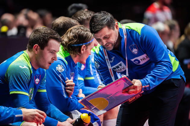200125 Head coach Ljubomir Vranjes of Slovenia during the EHF European Handball Championship bronze match between Norway and Slovenia on January 25, 2020 in Stockholm Photo Johanna Lundberg BILDBYRAN code JL 136107 bbeng ehf euro 2020 em 2020 european mens handball championship 2020 handball handball handball 2020 handball handball em 2020 norway norway slovenia slovenia bronze match bronze match,  Copyright: JOHANNAxLUNDBERG BB200125ZI092