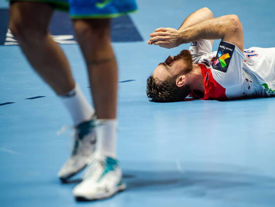 200125 Christian O Sullivan of Norway in pain during the EHF European Handball Championship bronze match between Norway and Slovenia on January 25, 2020 in Stockholm Photo Johanna Lundberg BILDBYRAN kod JL 136107 bbeng ehf euro 2020 em 2020 european mens handball championship 2020 handball handball handball em 2020 handball handball em 2020 norway norway slovenia slovenia bronze match bronze match ont damage,  Copyright: JOHANNAxLUNDBERG BB200125ZG081