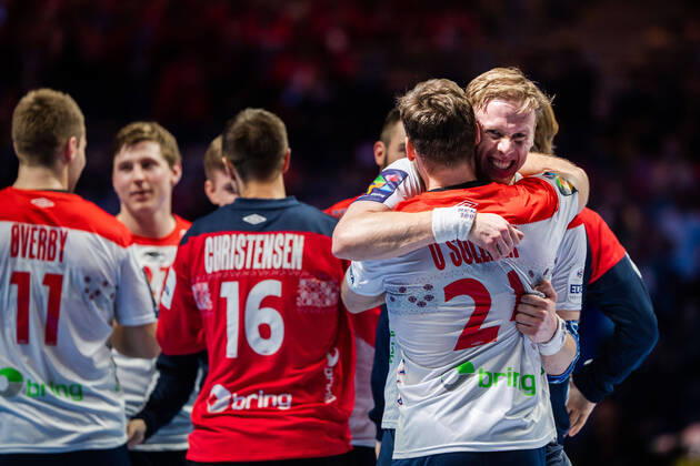 200125 Magnus Gullerud and Christian O Sullivan of Norway celebrate after the EHF European Handball Championship bronze match between Norway and Slovenia on January 25, 2020 in Stockholm Photo Johanna Lundberg BILDBYRAN kod JL 136107 bbeng ehf euro 2020 em 2020 european mens jubilee handball championship 2020 handball handball handballs em 2020 handball handball em 2020 norway norway slovenia slovenia bronze match bronze match,  Copyright: JOHANNAxLUNDBERG BB200125ZB096