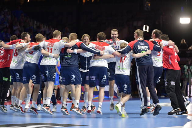 Norway s players celebrate winning the bronze medal match between Slovenia and Norway during the Men s European Handball Championship in Stockholm, Sweden, on Jan 25, 2020 Stockholm Sverige x10040x,  Copyright: xAndersxWiklund TTx EHF HANDBALL SLOVENIA-NORWAY