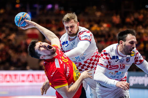 200126 David Mandic of Croatia against Alex Dujshebaev Dovichebaeva during the EHF European Handball Championship final between Spain and Croatia on January 26, 2020 in Stockholm,  Copyright: JOHANNAxLUNDBERG BB200126JL029