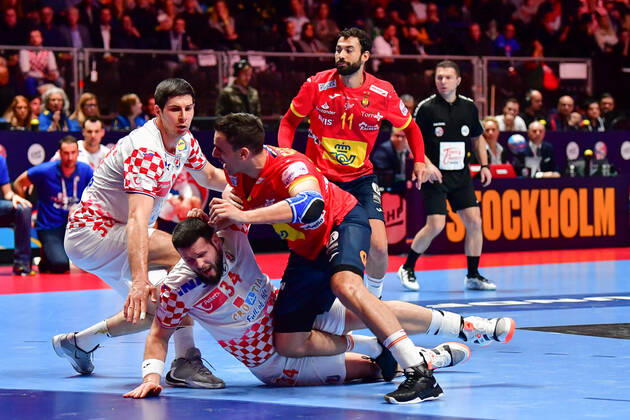 European Handball Championship Final, 26 01 2020, Spain Croatia, Tele2 Arena, Stockholm Marko Mamic Croatia, 30 Aleix Gomez Abello Spain, 28 Ilja Bozovic Croatia, 34 Daniel Sarmiento Melian Spain, 11 Action Triathlon Ball, 26 01 2020, Stockholm Sweden, Handball, EM 2020, Final, Croatia Spain xshx