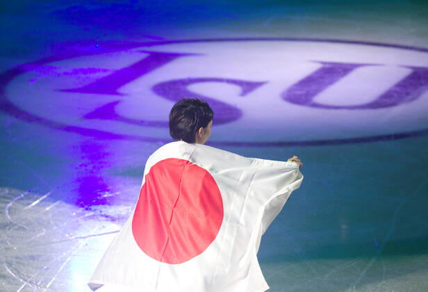 Yuzuru Hanyu (JPN), Feb 9, 2020 - Figure skating, Eiskunstlauf : Gold medalist Yuzuru Hanyu of Japan during the men s award ceremony at ISU Four Continents Figure Skating Championships 2020 in Seoul, South Korea. (96866859st)