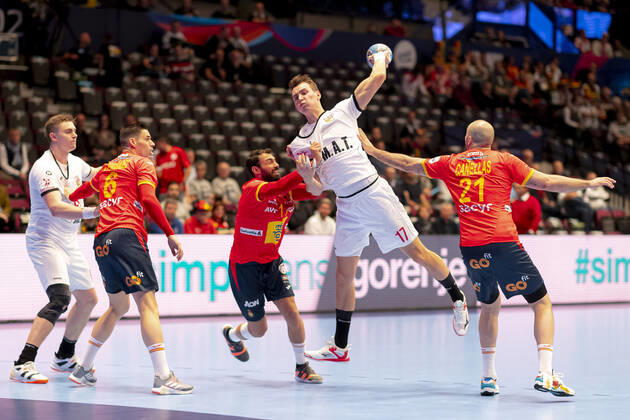 Stanislav Kasparek No 17, Czech Republic vs Ferran Sole Sala No 14, Spain and Joan Canellas Reixach No 21, Spain Spain vs Czech Republic, Handball, Main Round, EHF Euro 2020, 16 01 20 Vienna Vienna Austria Copyright: xAgentur54Gradx xFelixxKoenigx
