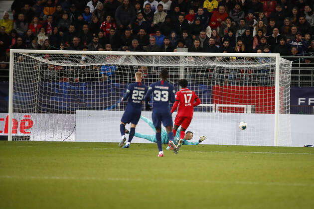 but de Mounir Chouiar (Dijon) vs Keylor Navas ( Gardien Goal PSG ) FOOTBALL : Coupe de France - Dijon vs PSG - Ligue 1 - 12 02 2020 GwendolineLeGoff Panoramic 