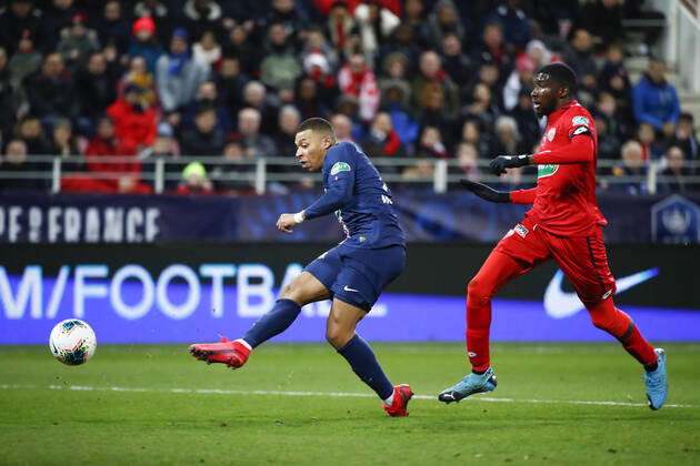 Kylian Mbappe ( PSG ) marque FOOTBALL : Coupe de France - Dijon vs PSG - Ligue 1 - 12 02 2020 GwendolineLeGoff Panoramic 
