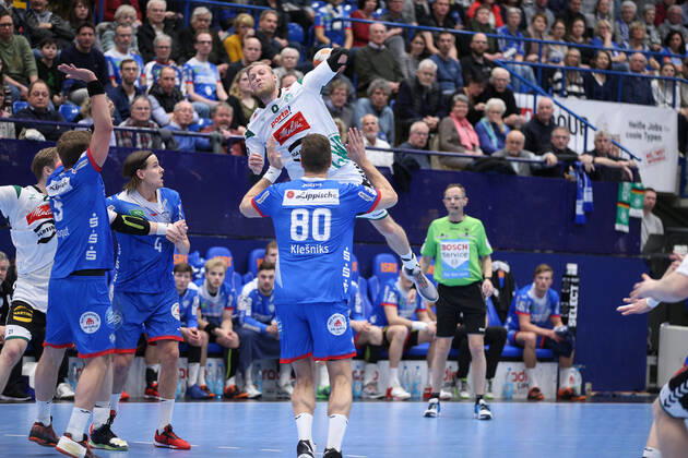 v l Jonathan Carlsbogard TBV Lemgo Lippe 9 , Bjarki Mar Elisson TBV Lemgo Lippe 4 , Christoffer Rambo TSV GWD Minden 9 , Evars Klesniks TBV Lemgo Lippe 80 GER, Handball, 1 Bundesliga, TBV Lemgo Lippe against TSV GWD Minden, 16 02 2020 Lemgo Copyright: xStrohdiekx Eibner-Pressefotox EP_jsk