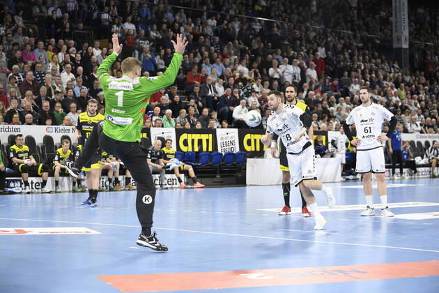 Niclas Ekberg THW Kiel, 18 Against Johannes Bitter TVB Stuttgart, 1 , Handball Bundesliga, Liqui Moly HBL, Men, 23 Matchday, THW Kiel vs TVB Stuttgart, 16 02 20 Kiel Sparkassen Arena Schleswig Holstein Germany