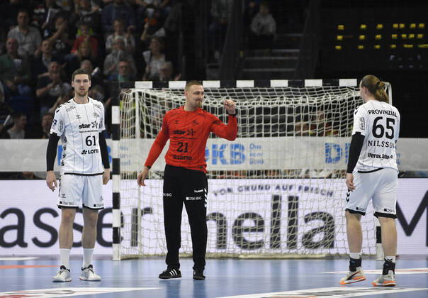 Joy at the THW with Hendrik Pekeler THW Kiel, 61 , Dario Quenstedt THW Kiel, 21 and Lukas Nilsson THW Kiel, 65 , Handball Bundesliga, Liqui Moly HBL, men, 23 matchday, THW Kiel vs. TVB Stuttgart, 16 02 20 Kiel Sparkassen Arena Schleswig Holstein Germany