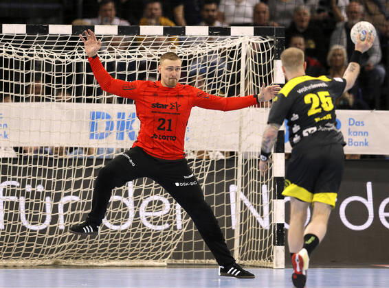 Photo Defence of goalkeeper Dario Quenstedt Kiel against Patrick Zieker Stuttgart Handball Men on 16 02 2020 1 Bundesliga THW Kiel TVB Stuttgart 35 23
