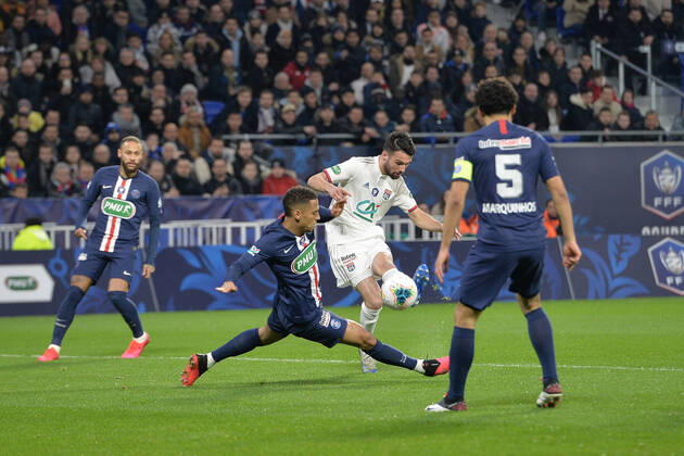 Leo Dubois (lyon) vs Pablo Sarabia (psg) FOOTBALL : Olympique Lyonnais vs Paris Saint Germain - Coupe de France - 1 2 finale - 04 03 2020 FredericChambert Panoramic 