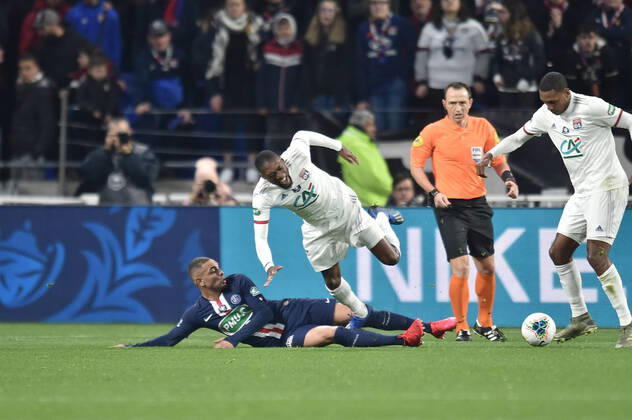 Karl Toko Ekambi (lyon) vs Layvin Kurzawa (psg) FOOTBALL : Olympique Lyonnais vs Paris Saint Germain - Coupe de France - 1 2 finale - 04 03 2020 FredericChambert Panoramic 