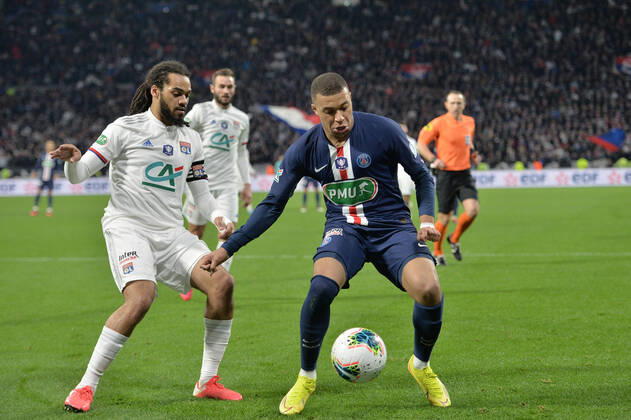Jason Denayer (lyon) vs Kylian Mbappe (psg) FOOTBALL : Olympique Lyonnais vs Paris Saint Germain - Coupe de France - 1 2 finale - 04 03 2020 FredericChambert Panoramic 