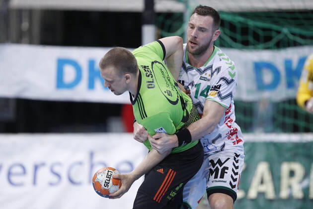 08 03 2020, TUI Arena, Hanover, League match, 1 Bundesliga, TSV Hanover Burgdorf vs Frisch Auf Goeppingen, in the picture Morten Olsen 34, Han Burgdorf in duel with Jakob Bagersted 14, Goeppingen TSV Hanover Burgdorf vs Frisch Auf Goeppingen