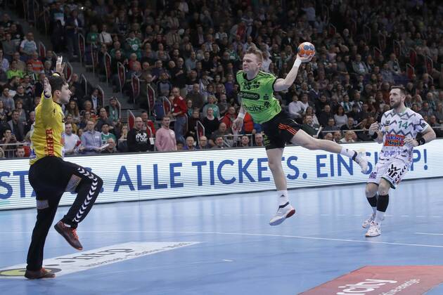 08 03 2020, TUI Arena, Hannover, League game, 1 Bundesliga, TSV Hannover Burgdorf vs Frisch Auf Goeppingen, in the picture Daniel Rebmann 12, Goeppingen can not defend the ball TSV Hannover Burgdorf vs Frisch Auf Goeppingen