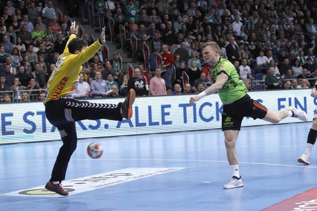08 03 2020, TUI Arena, Hannover, League game, 1 Bundesliga, TSV Hannover Burgdorf vs Frisch Auf Goeppingen, in the picture Daniel Rebmann 12, Goeppingen can not defend the ball TSV Hannover Burgdorf vs Frisch Auf Goeppingen