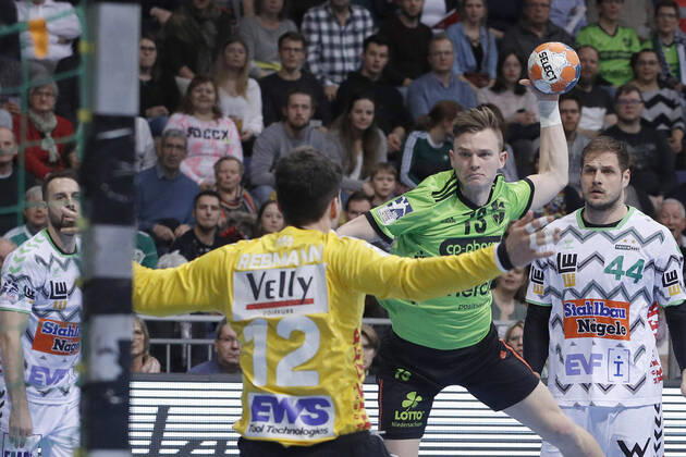 08 03 2020, TUI Arena, Hannover, League game, 1 Bundesliga, TSV Hannover Burgdorf vs Frisch Auf Goeppingen, in the picture Daniel Rebmann 12, Goeppingen can not defend the ball TSV Hannover Burgdorf vs Frisch Auf Goeppingen