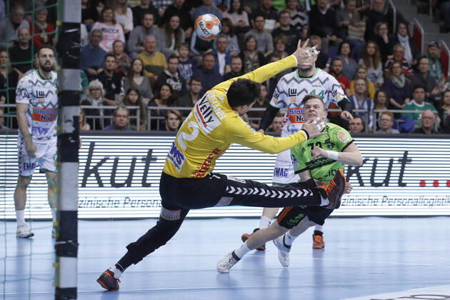 08 03 2020, TUI Arena, Hannover, League game, 1 Bundesliga, TSV Hannover Burgdorf vs Frisch Auf Goeppingen, in the picture Daniel Rebmann 12, Goeppingen can not defend the ball TSV Hannover Burgdorf vs Frisch Auf Goeppingen