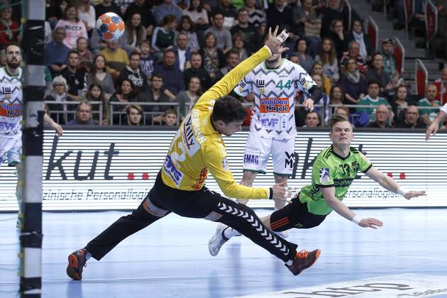 08 03 2020, TUI Arena, Hannover, League game, 1 Bundesliga, TSV Hannover Burgdorf vs Frisch Auf Goeppingen, in the picture Daniel Rebmann 12, Goeppingen can not defend the ball TSV Hannover Burgdorf vs Frisch Auf Goeppingen