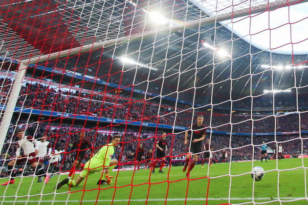 Soccer Bundesliga, 25 Matchday, FC Bayern Muenchen 1 FC Augsburg Leon Goretzka FC Bayern Muenchen scores the goal for 2 0 against goalkeeper Andreas Luthe FC Augsburg DFL regulations prohibit any use of photographs as image sequences and or quasi video GER, Soccer, Bundesliga, FC Bayern Muenchen 1 FC Augsburg, 08 03 2020 Munich Copyright: xTomxWellerx xEibner-Pressefotox EP_eer