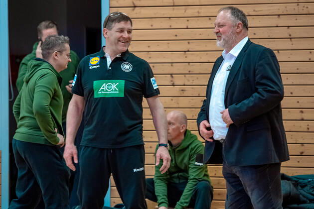 DHB President, holder of the Order of Merit of the Federal Republic of Germany and Lord Mayor of the City of Aschersleben Andreas Michelmann in conversation with national coach Alfred Gislason DHB course in preparation for the international match against the Netherlands in the Ballhaus Arena Aschaffenburg Copyright xVIADATAx xHolgerxJohnx Aschersleben Sachsen Anhalt Germany