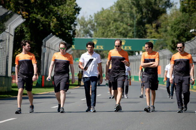 Carlos Sainz Jr McLaren Racing on trackwalk with the team, Formula 1, Australian Grand Prix, Albert Park Circuit Melbourne, 11 03 2020 Formula 1, Australian Grand Prix, Albert Park Circuit Melbourne, 11 03 2020 Melbourne Copyright: xMemmlerx Eibner-Pressefotox EP_mmr