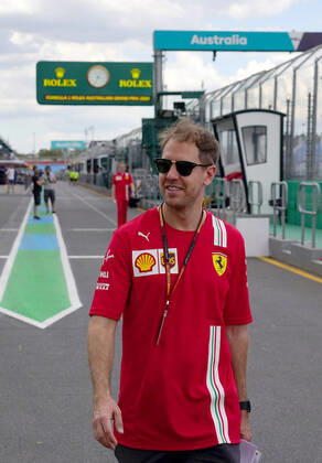 FORMULA 1 ROLEX AUSTRALIAN GRAND PRIX 2020 11 03 2020, Albert Park, Melbourne, FORMULA 1 ROLEX AUSTRALIAN GRAND PRIX 2020 , in the picture Sebastian Vettel GER 5 , Scuderia Ferrari Mission Winnow is on the track with its engineers nordphotoxBratic nph00250