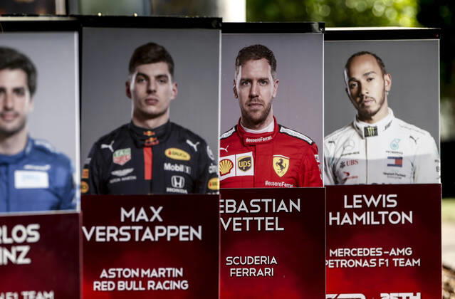 Motorsports: FIA Formula One World Championship, WM, Weltmeisterschaft 2020, Grand Prix of Australia, 55 Carlos Sainz (ESP, McLaren F1 Team), 33 Max Verstappen (NLD, Aston Martin Red Bull Racing), 5 Sebastian Vettel (GER, Scuderia Ferrari Mission Winnow), 44 Lewis Hamilton (GBR, Mercedes-AMG Petronas Formula One Team), Melbourne Australia