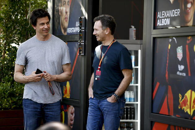 Motorsports: FIA Formula One World Championship, WM, Weltmeisterschaft 2020, Grand Prix of Australia, Toto Wolff (AUT, Mercedes-AMG Petronas Formula One Team), Christian Horner (GBR, Aston Martin Red Bull Racing), Melbourne Australia