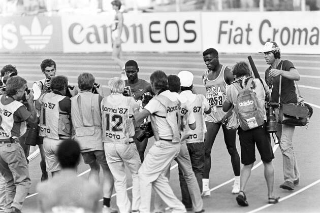 870830 Athletics, World Athletics Championships Winner Ben Johnson, Canada, and 2nd placed Carl Lewis, USA, react after the 100 m final at The World Athletics Championships on August 30, 1987 in Rome, Italy BILDBYRAN,  Copyright: BILDBYRAN 870830024